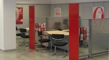 Instalaciones Comerciales de vidrio en Bancos | Cristalería Athair en Sevilla